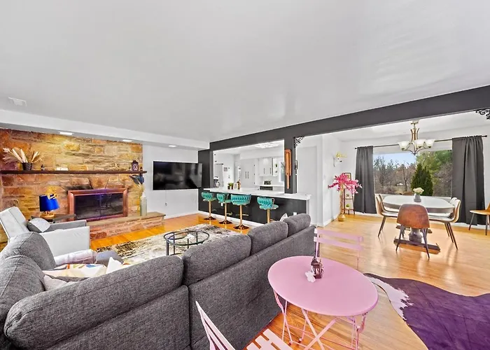 Comfort, Fun, & Charming - 5Br Oasis With Pool