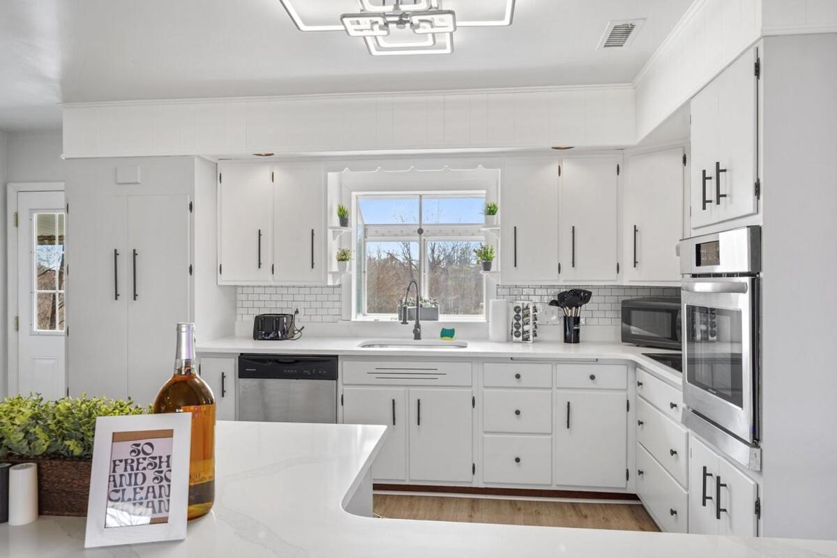 Apartment Comfort, Fun, & Charming - 5br Oasis With Pool