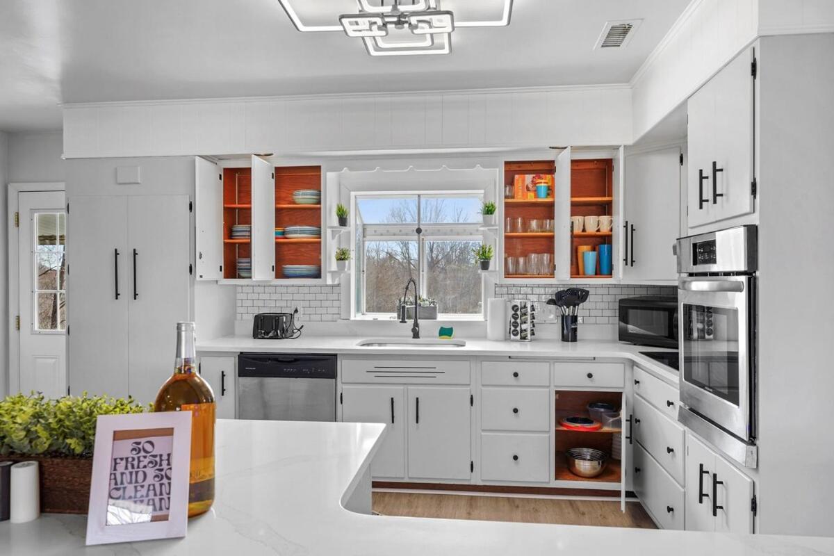 Comfort, Fun, & Charming - 5br Oasis With Pool Apartment Coatesville