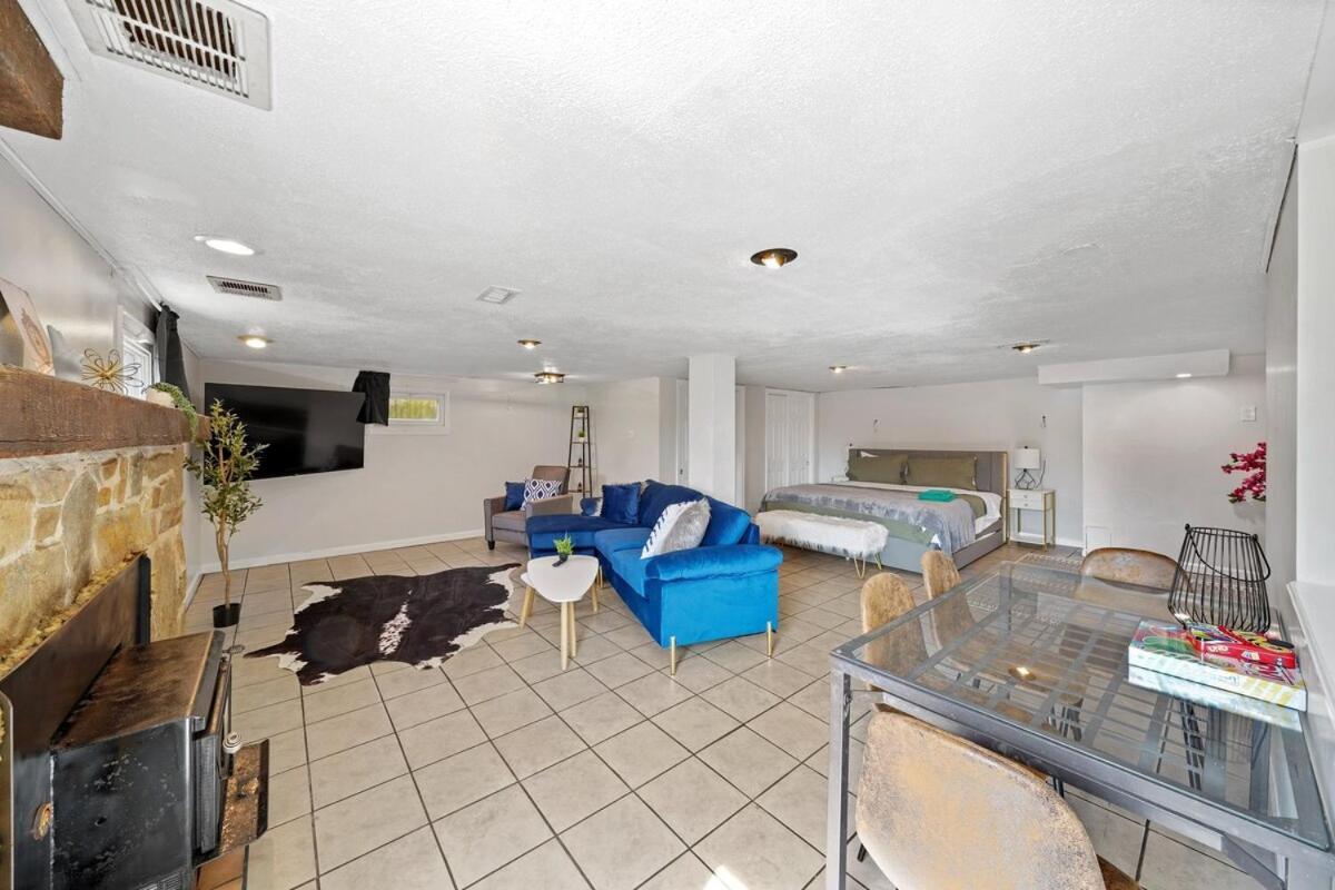 Comfort, Fun, & Charming - 5br Oasis With Pool Apartment Coatesville