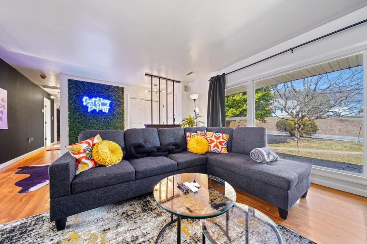 Comfort, Fun, & Charming - 5br Oasis With Pool