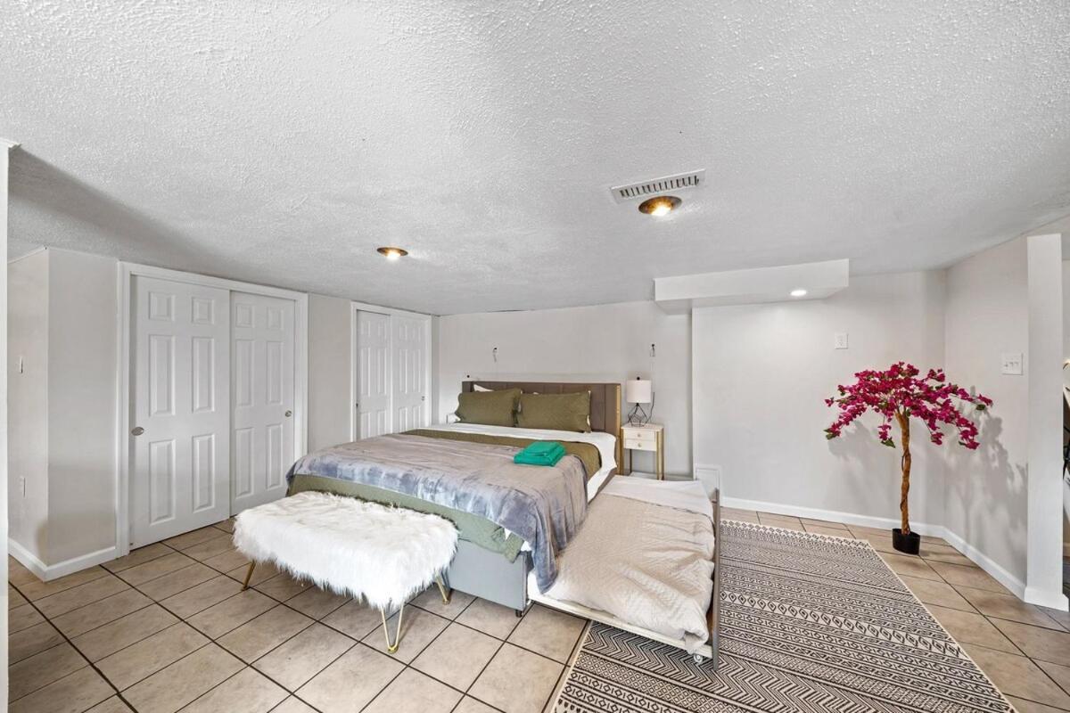 Comfort, Fun, & Charming - 5br Oasis With Pool *