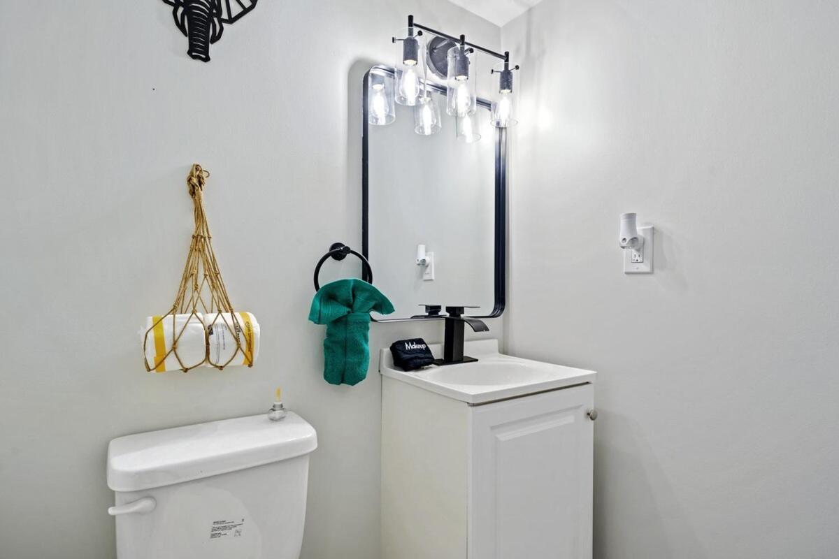 Apartment Comfort, Fun, & Charming - 5br Oasis With Pool *
