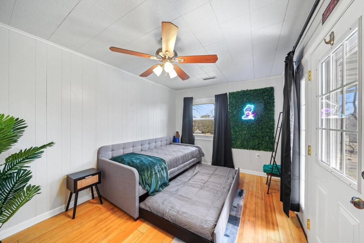 Comfort, Fun, & Charming - 5br Oasis With Pool Apartment *