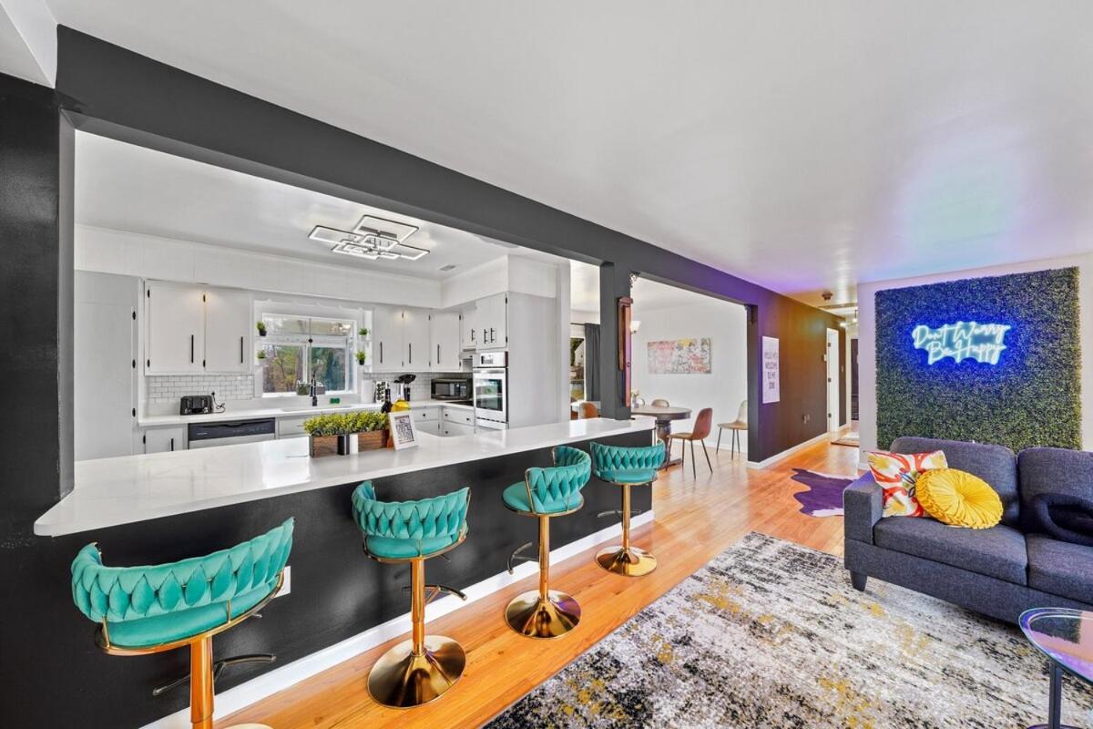 Apartment Comfort, Fun, & Charming - 5br Oasis With Pool *
