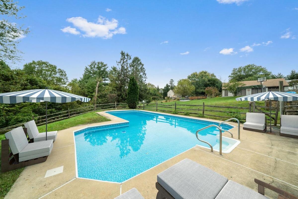 Comfort, Fun, & Charming - 5br Oasis With Pool Coatesville