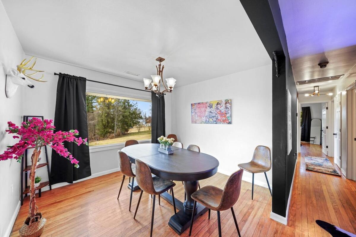 Apartment Comfort, Fun, & Charming - 5br Oasis With Pool