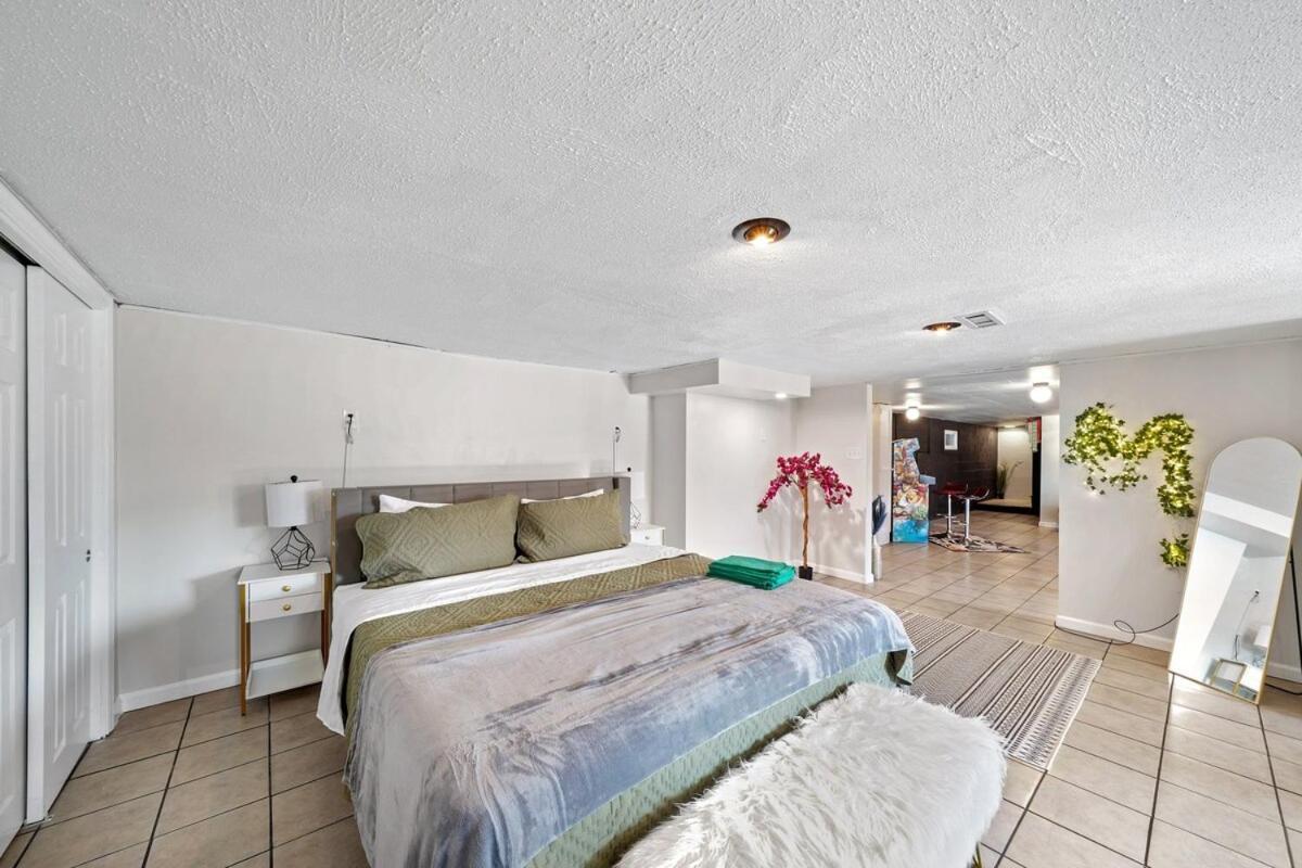 Comfort, Fun, & Charming - 5br Oasis With Pool *