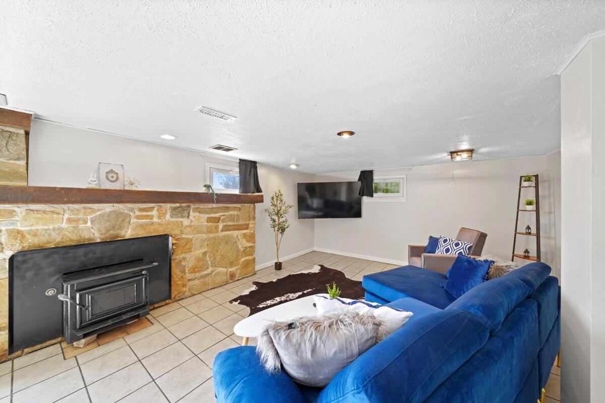 Comfort, Fun, & Charming - 5br Oasis With Pool Apartment