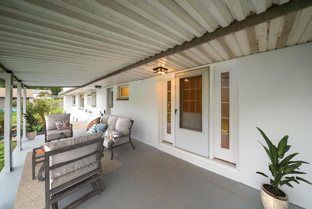Apartment Comfort, Fun, & Charming - 5br Oasis With Pool