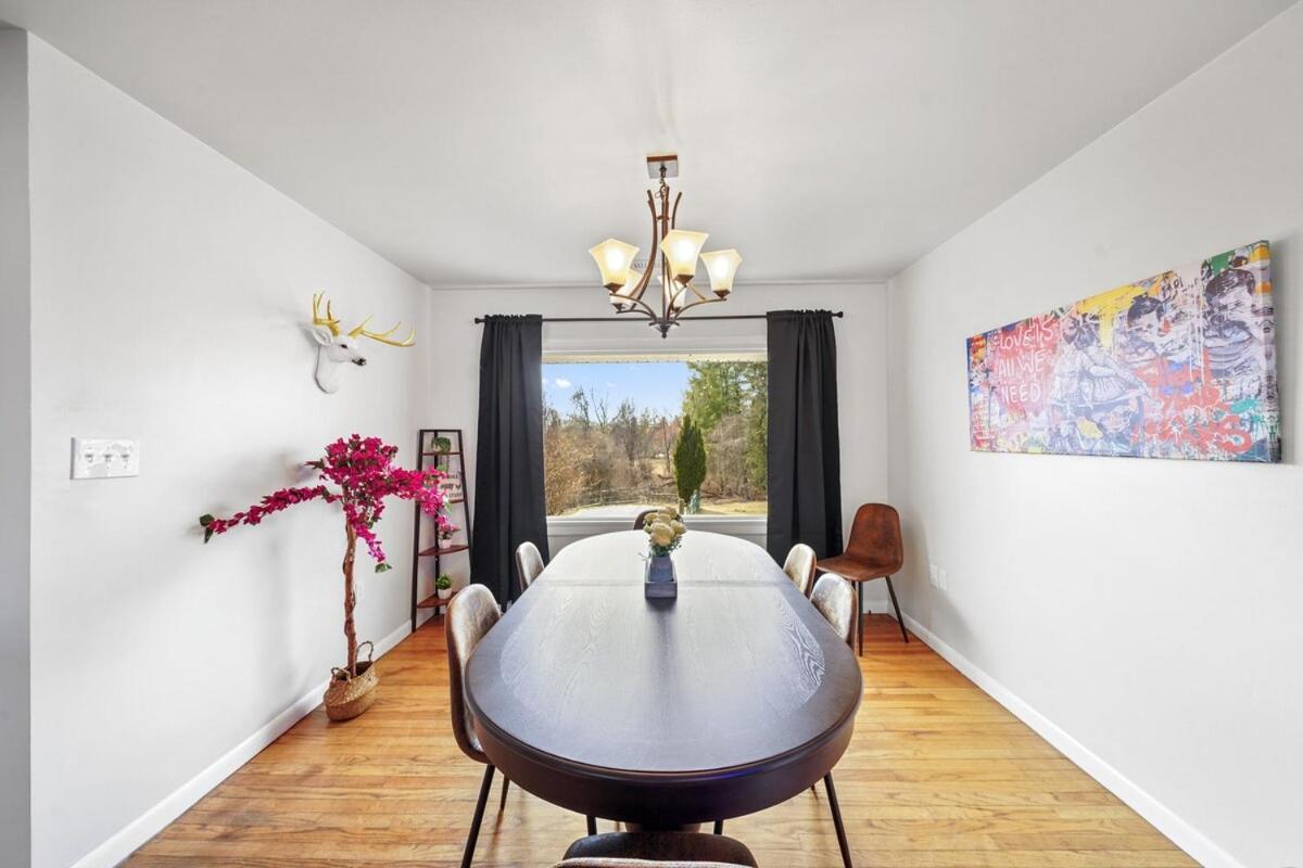 Comfort, Fun, & Charming - 5br Oasis With Pool Apartment