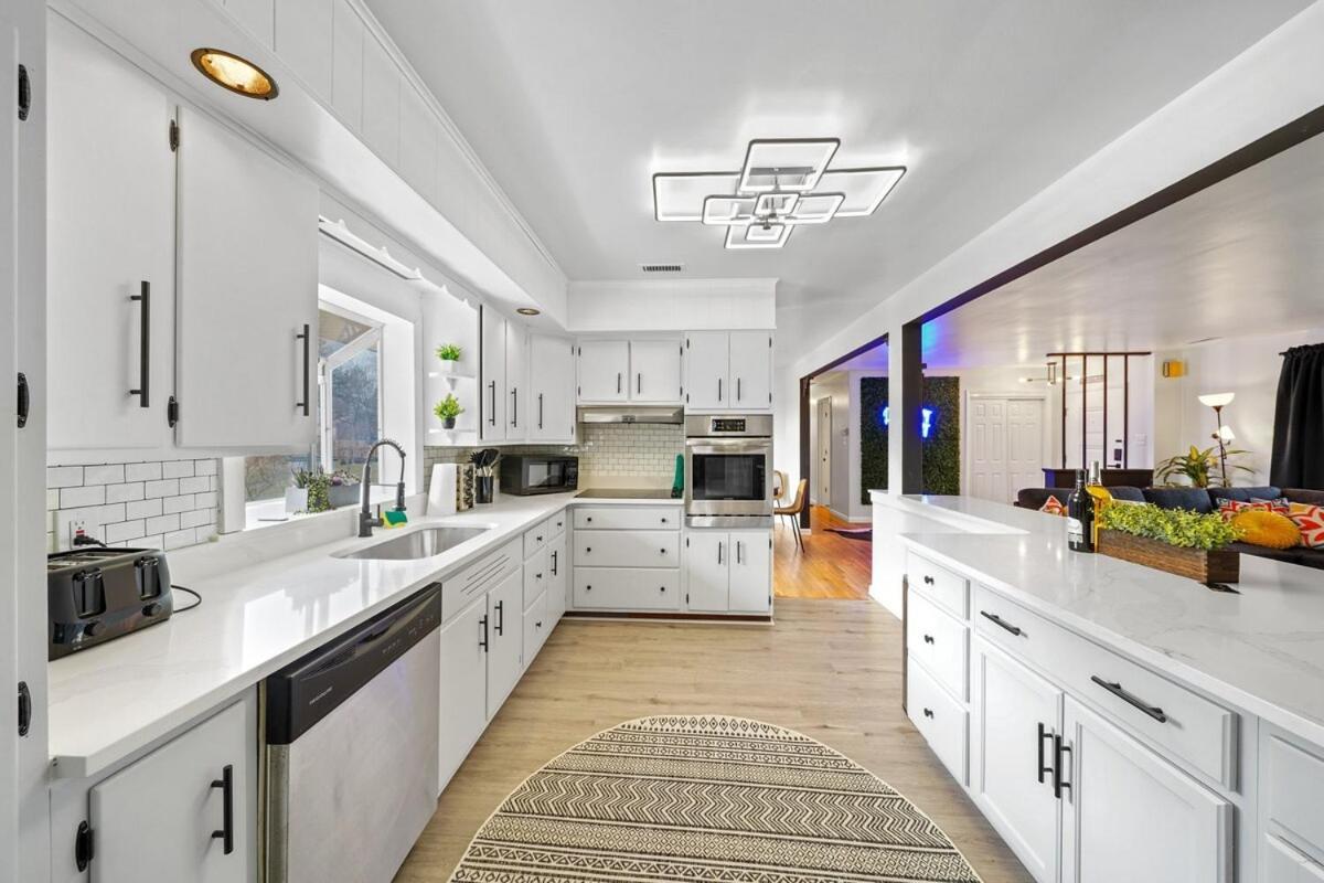 Apartment Comfort, Fun, & Charming - 5br Oasis With Pool Coatesville