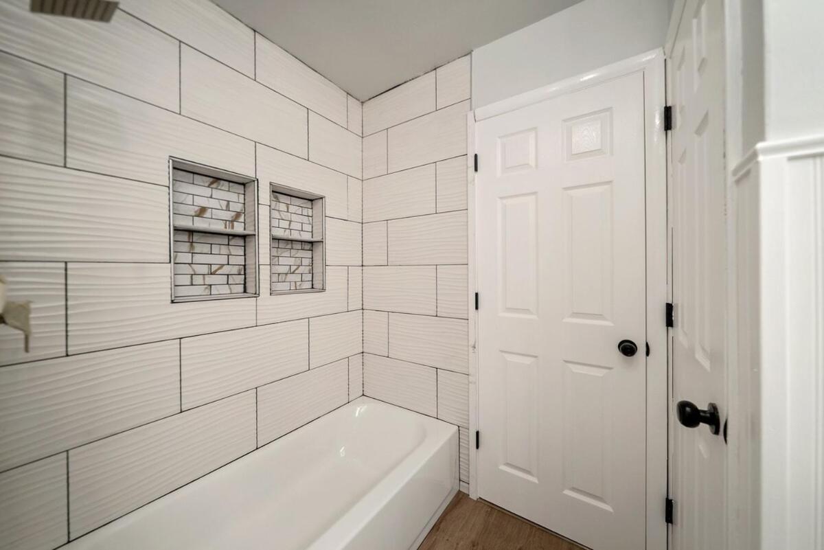 Comfort, Fun, & Charming - 5br Oasis With Pool