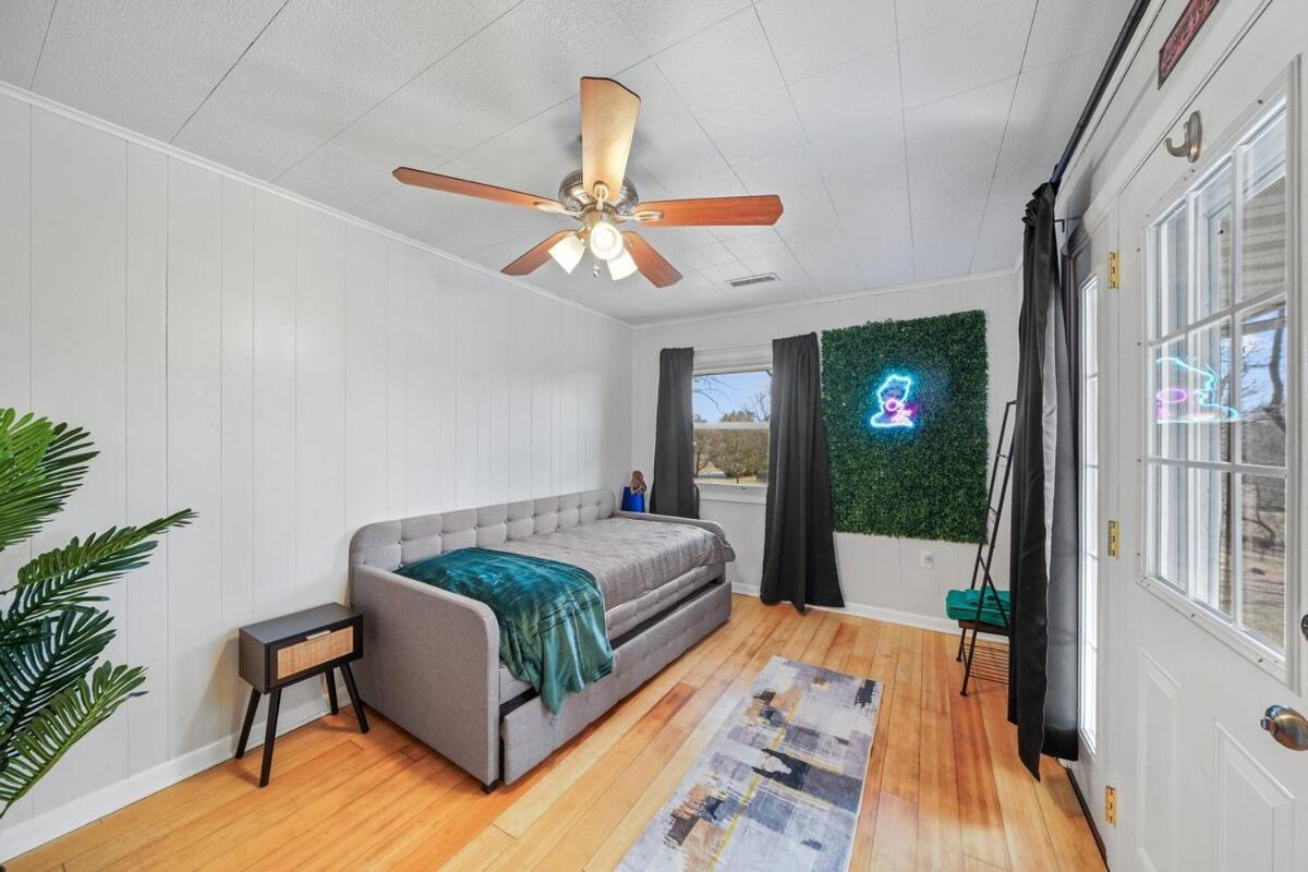 Apartment Comfort, Fun, & Charming - 5br Oasis With Pool *