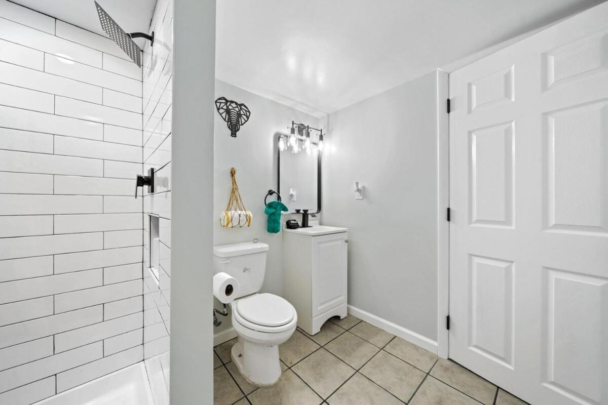 Comfort, Fun, & Charming - 5br Oasis With Pool *