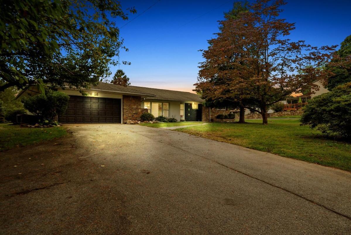 Comfort, Fun, & Charming - 5br Oasis With Pool Apartment *